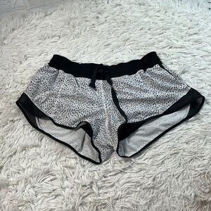 Lululemon Hotty Hot Short Dottie Dash White Black / Black